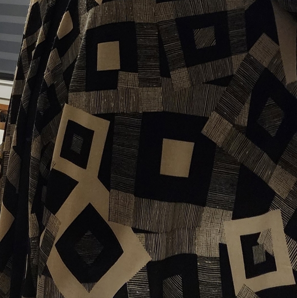 Black and Tan Sweater like Wrap - Picture 3 of 8